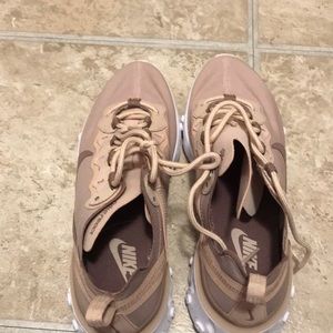 Nike women’s react element 55